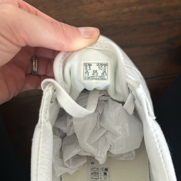 Vans white sneakers women’s size 10 - Picture 5 of 5